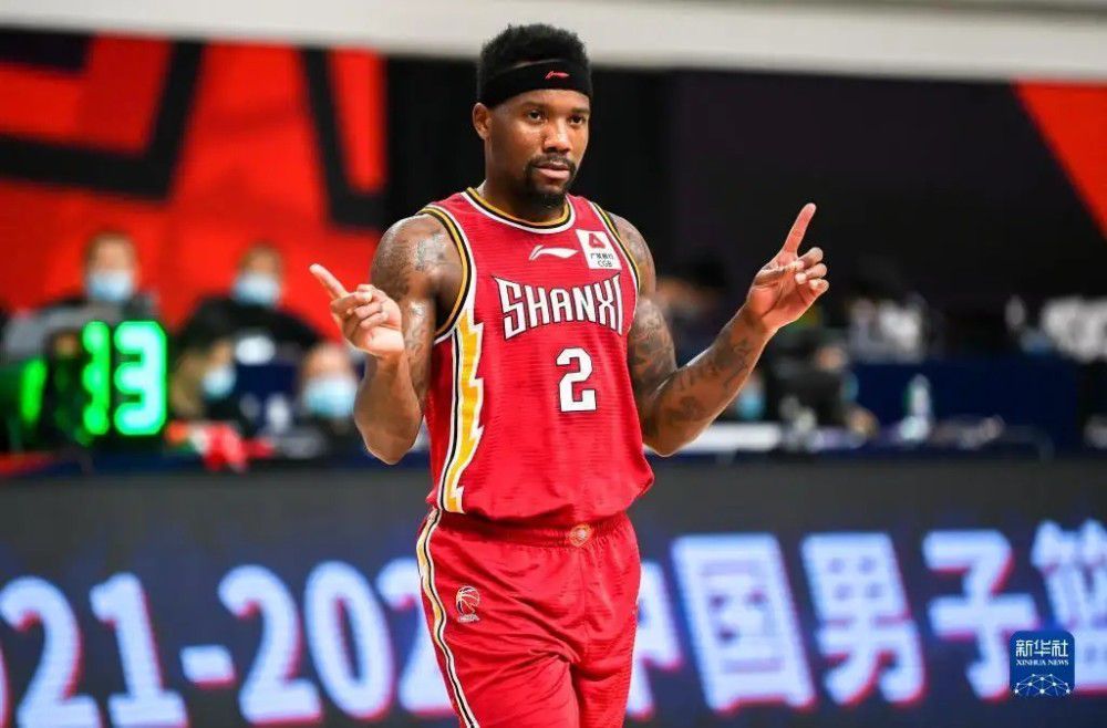 意大利足球记者马尔科-孔特里奥在接受Raisport采访时，透露尤文正在尝试租借曼城中场菲利普斯。